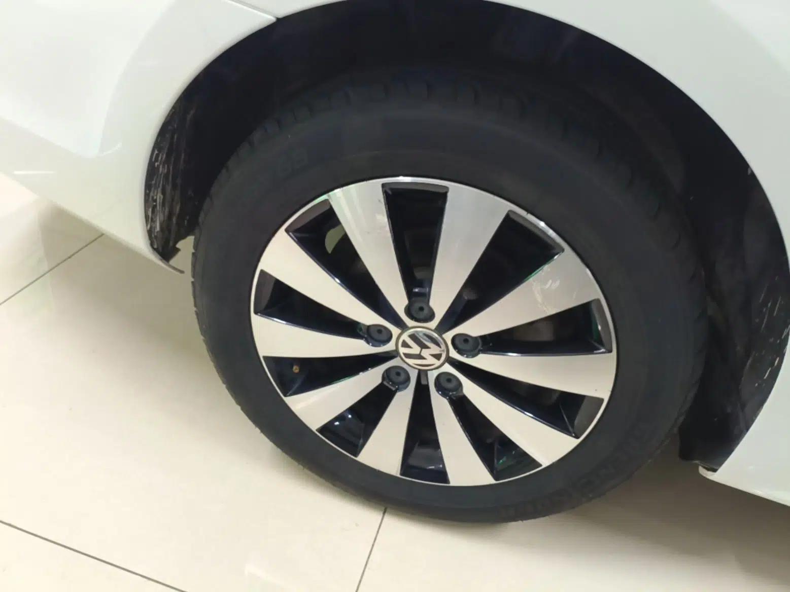 Volkswagen Sagitar 2018 1.6L Automatic Comfort Model — миниатюра 11
