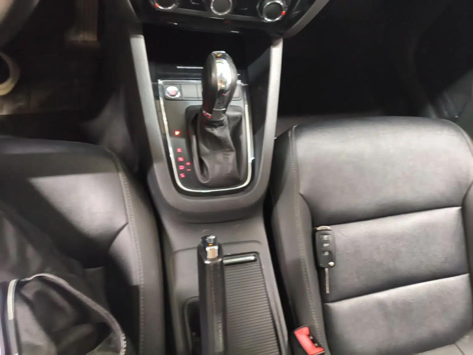 Volkswagen Sagitar 2018 1.6L Automatic Comfort Model — миниатюра 16