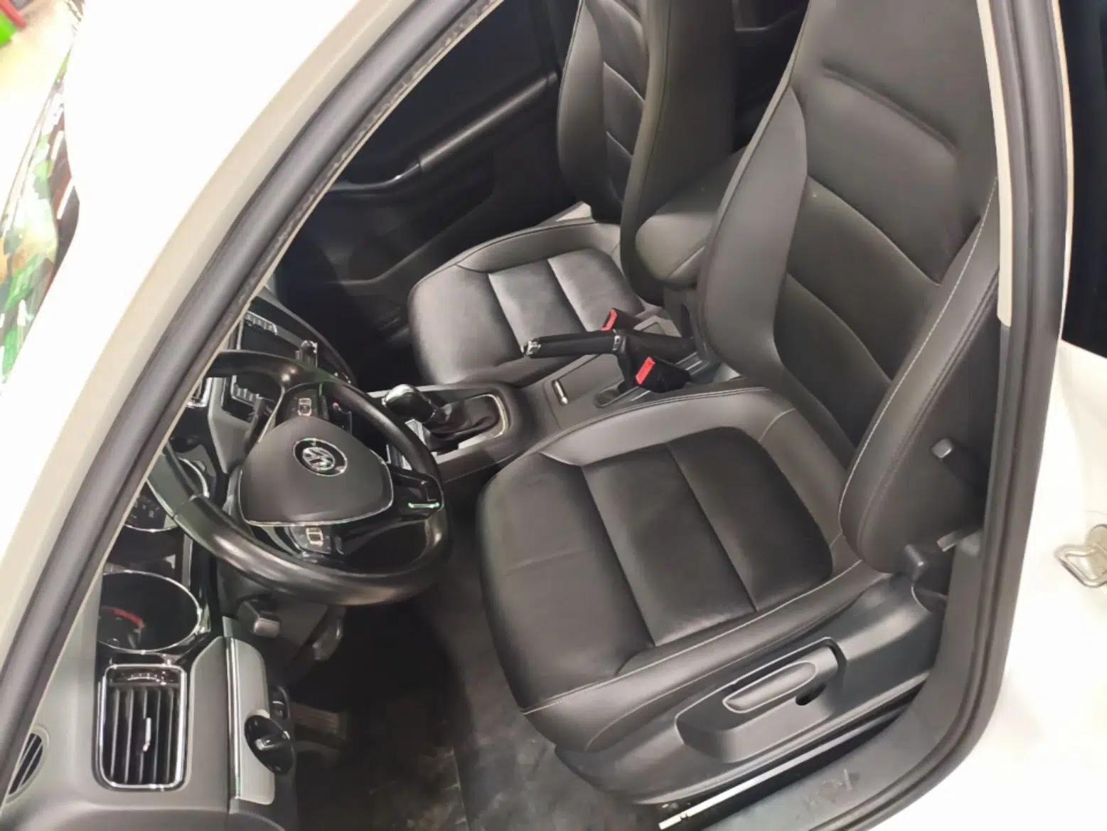 Volkswagen Sagitar 2018 1.6L Automatic Comfort Model — миниатюра 17