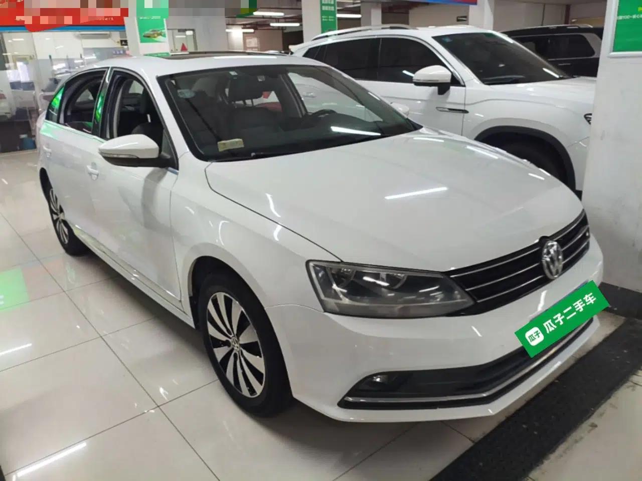 Volkswagen Sagitar 2018 1.6L Automatic Comfort Model — миниатюра 3