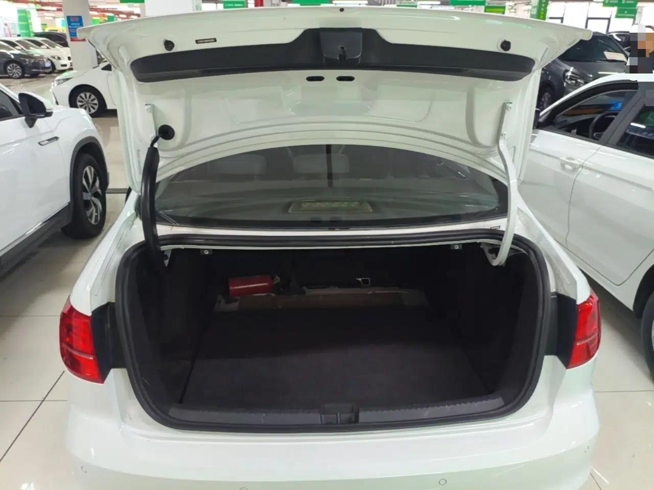 Volkswagen Sagitar 2018 1.6L Automatic Comfort Model — миниатюра 22