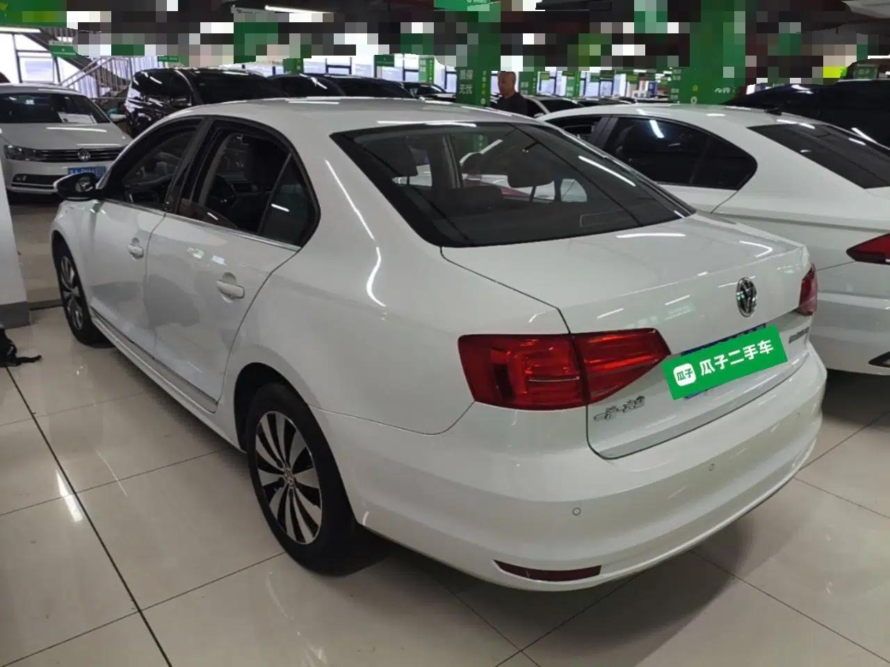 Volkswagen Sagitar 2018 1.6L Automatic Comfort Model — миниатюра 4