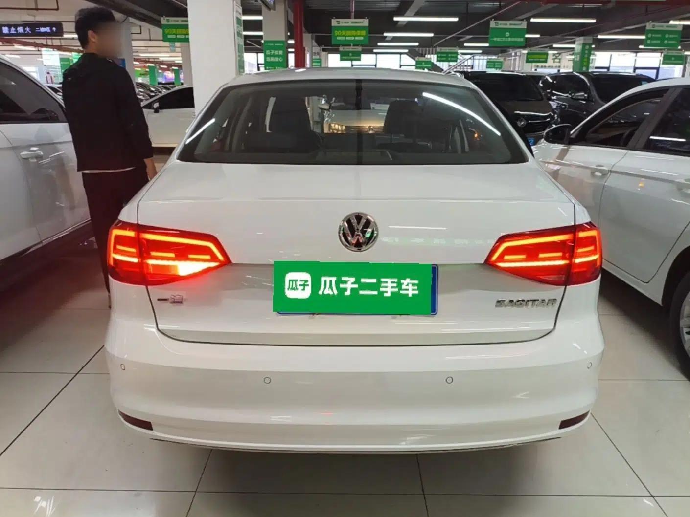 Volkswagen Sagitar 2018 1.6L Automatic Comfort Model — миниатюра 5