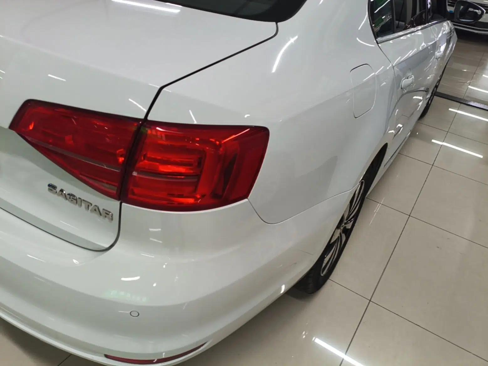 Volkswagen Sagitar 2018 1.6L Automatic Comfort Model — миниатюра 9