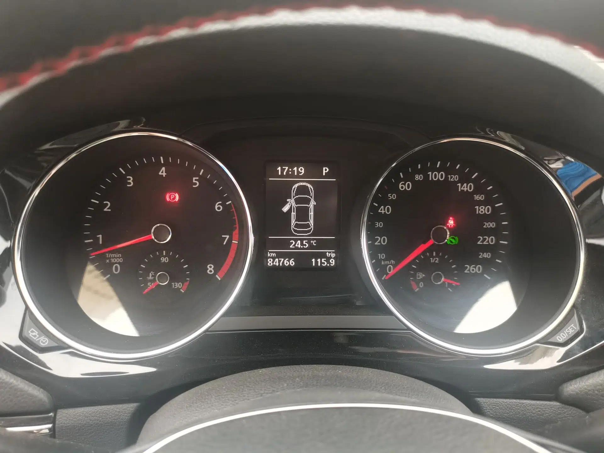 Volkswagen Sagitar 2017 230TSI Automatic Luxury Edition — миниатюра 11