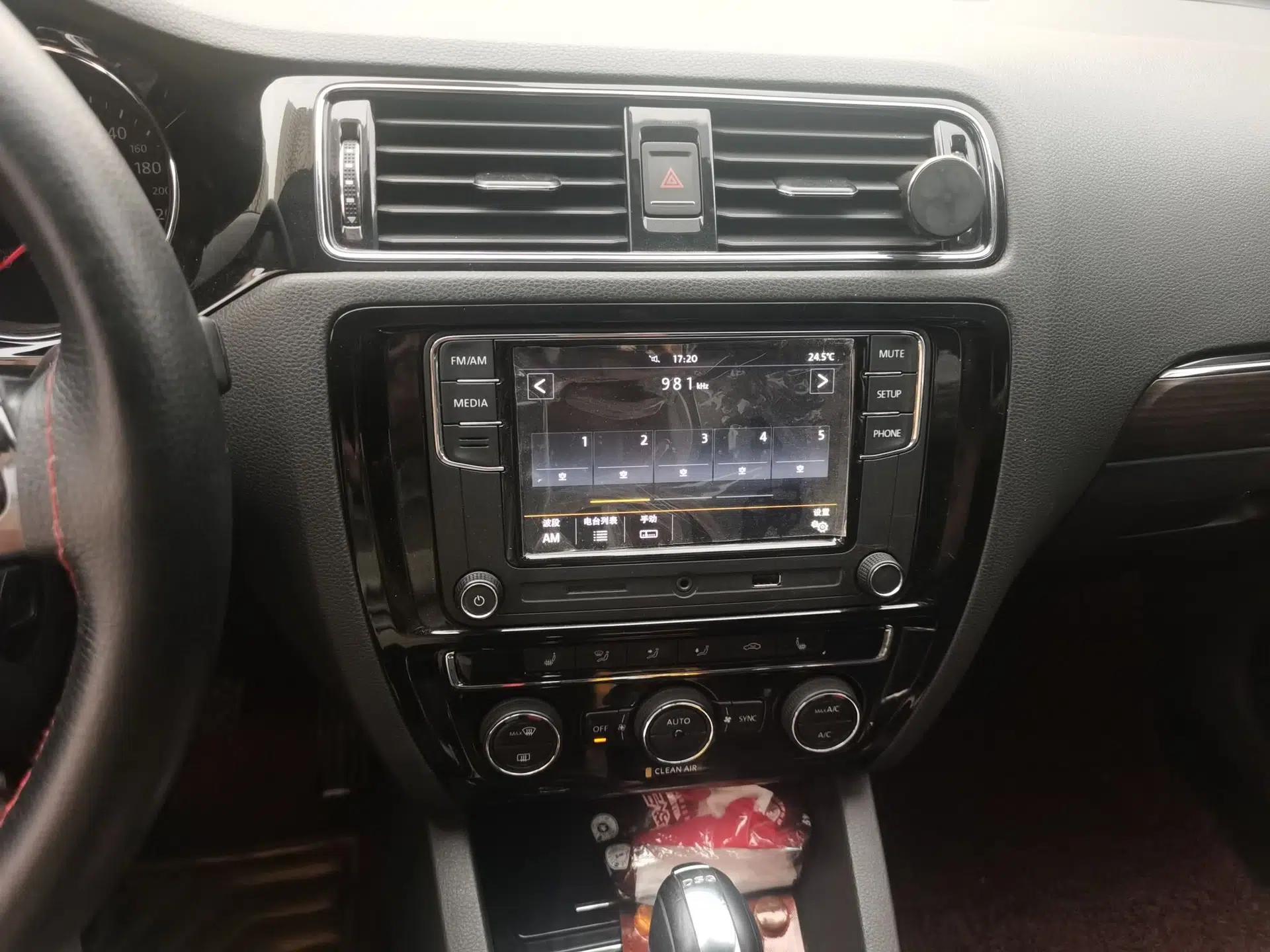 Volkswagen Sagitar 2017 230TSI Automatic Luxury Edition — миниатюра 13