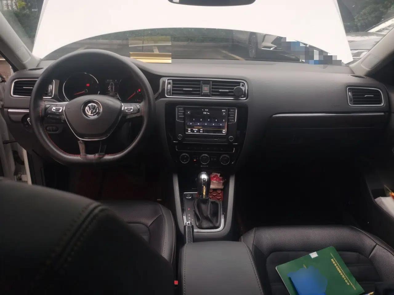 Volkswagen Sagitar 2017 230TSI Automatic Luxury Edition — миниатюра 9