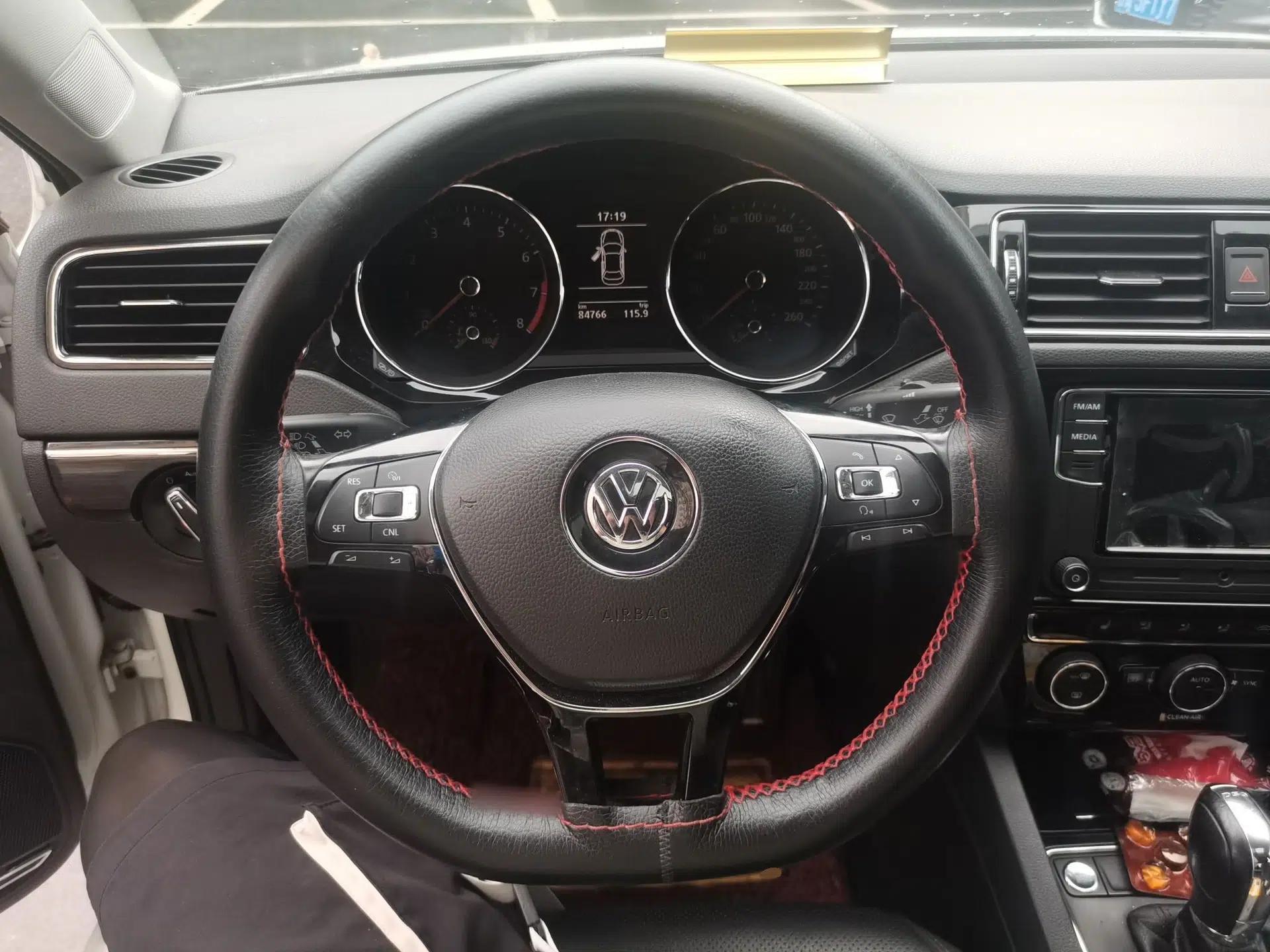 Volkswagen Sagitar 2017 230TSI Automatic Luxury Edition — миниатюра 10