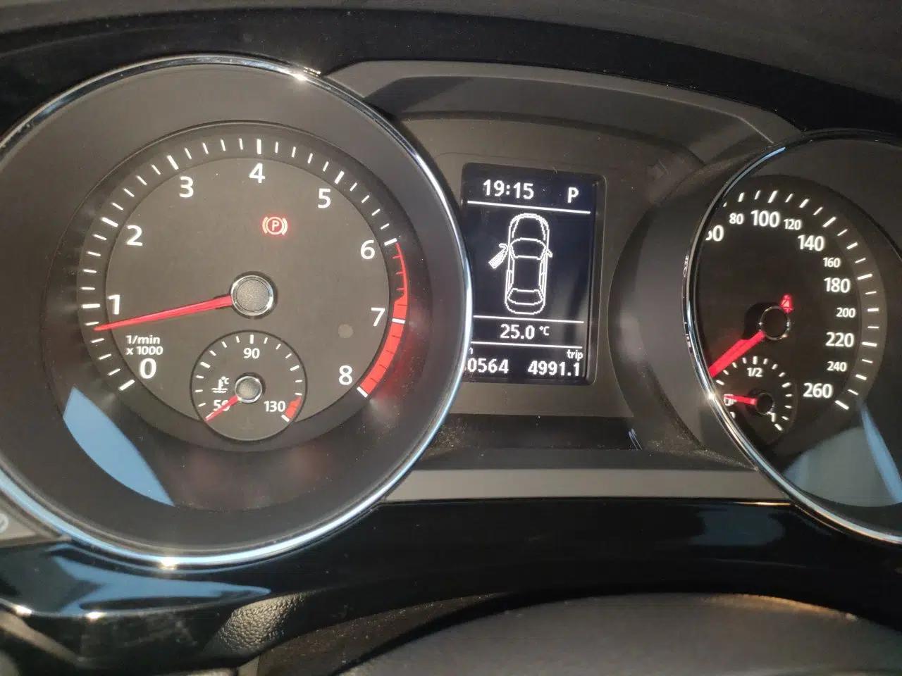 Volkswagen Sagitar 2017 230TSI Automatic Luxury Edition — миниатюра 11