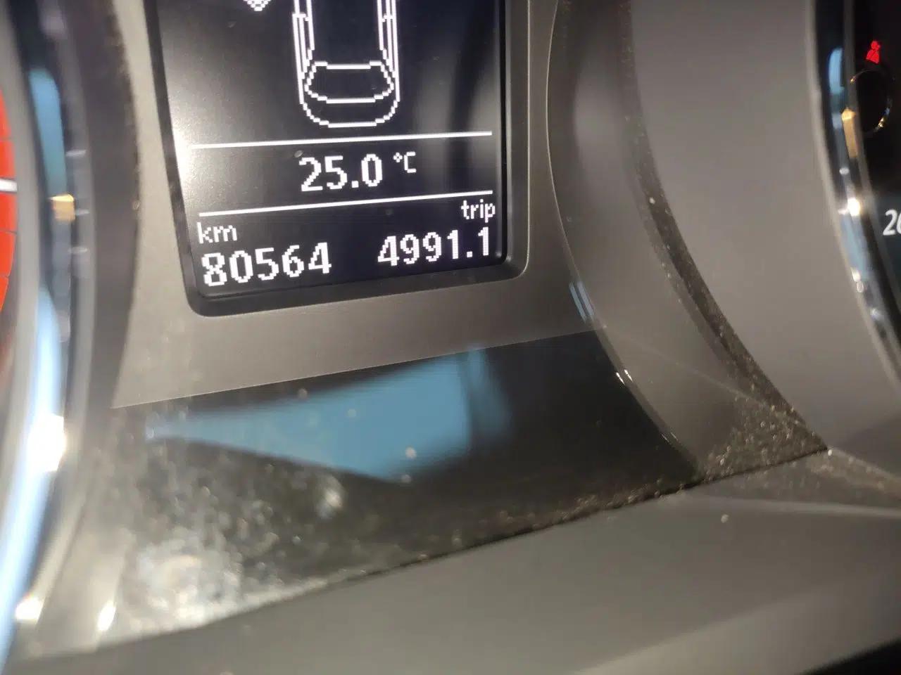 Volkswagen Sagitar 2017 230TSI Automatic Luxury Edition — миниатюра 12