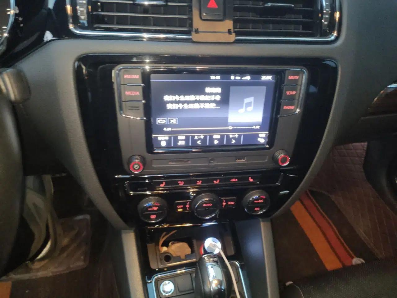 Volkswagen Sagitar 2017 230TSI Automatic Luxury Edition — миниатюра 13