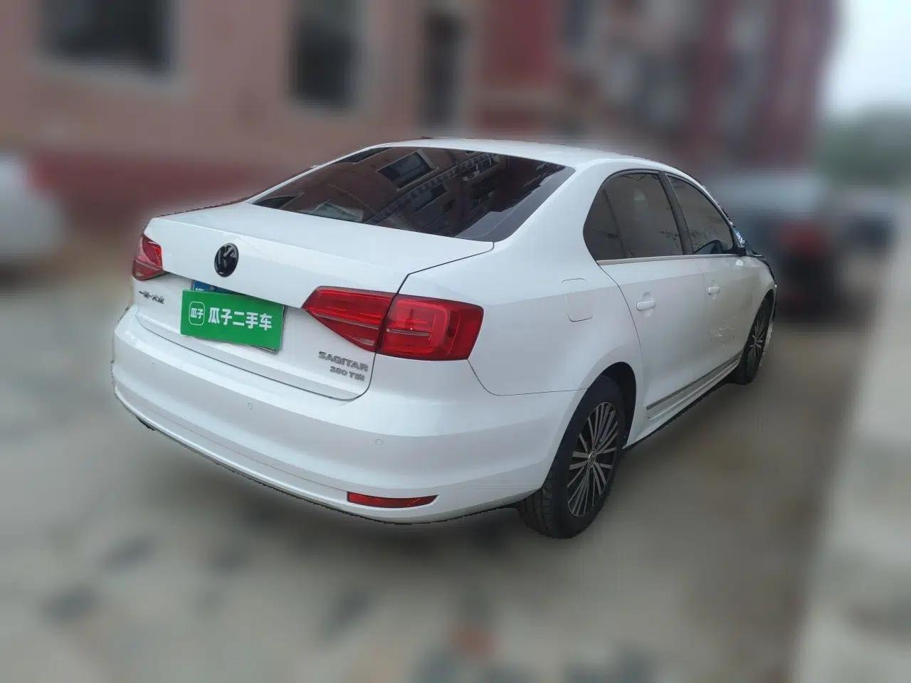 Volkswagen Sagitar 2017 230TSI Automatic Luxury Edition — миниатюра 6