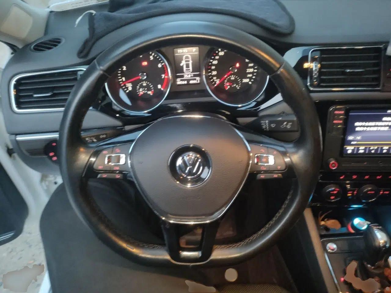 Volkswagen Sagitar 2017 230TSI Automatic Luxury Edition — миниатюра 10