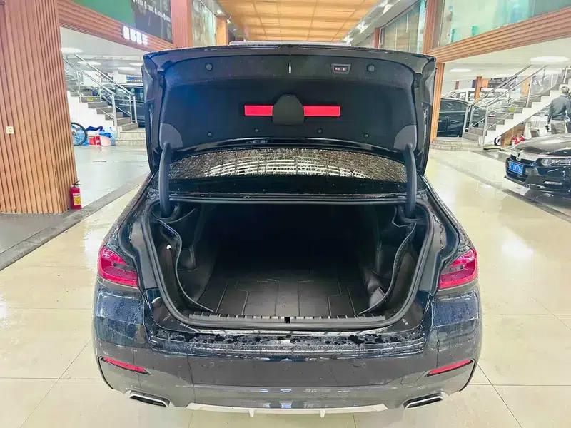 2023 BMW 5 Series 530Li xDrive M Sport Package — миниатюра 16