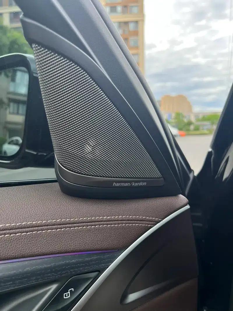 2023 BMW 5 Series 530Li Luxury M Sport Package — миниатюра 9