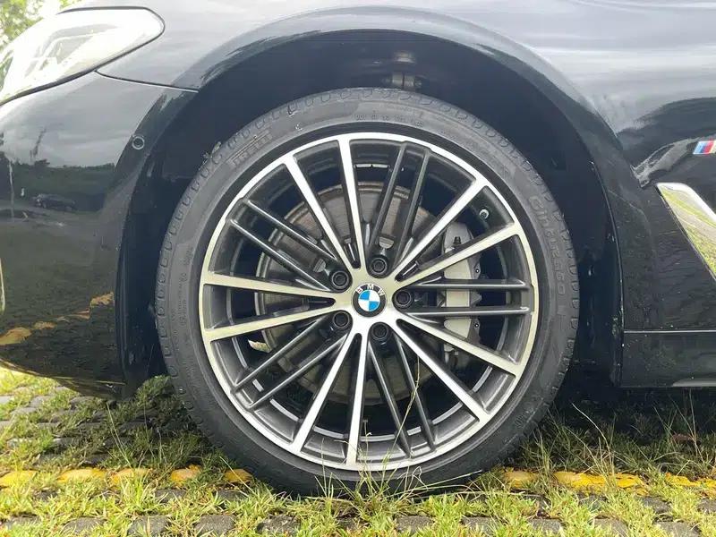 2023 BMW 5 Series 530Li Leading Edition M Sport Package — миниатюра 11