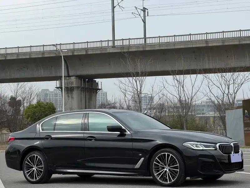 2022 BMW 5 Series 530Li Leading Edition M Sport Package — миниатюра 3