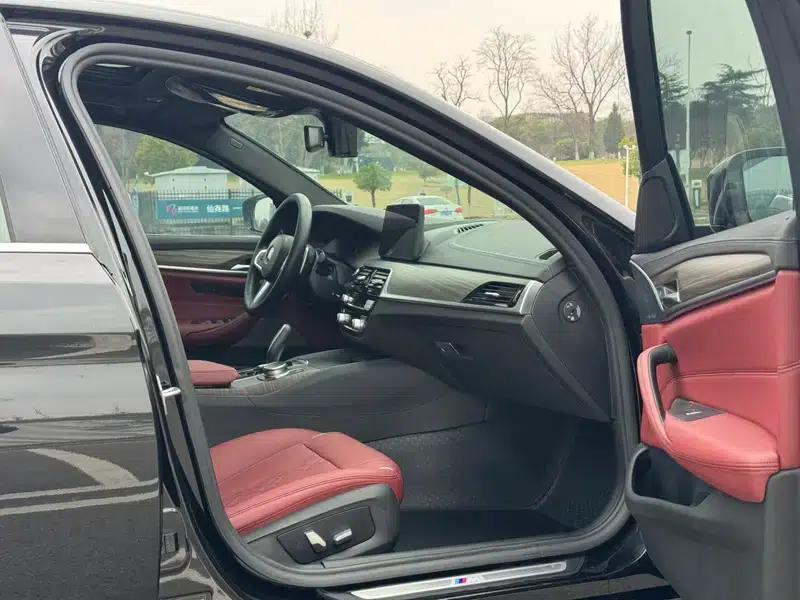 2022 BMW 5 Series 530Li Leading Edition M Sport Package — миниатюра 7