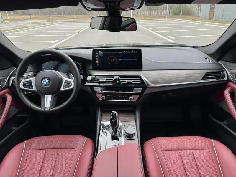 2022 BMW 5 Series 530Li Leading Edition M Sport Package — миниатюра 9