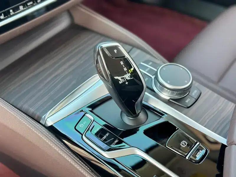 2021 BMW 5 Series 530Li Executive Luxury Package — миниатюра 14
