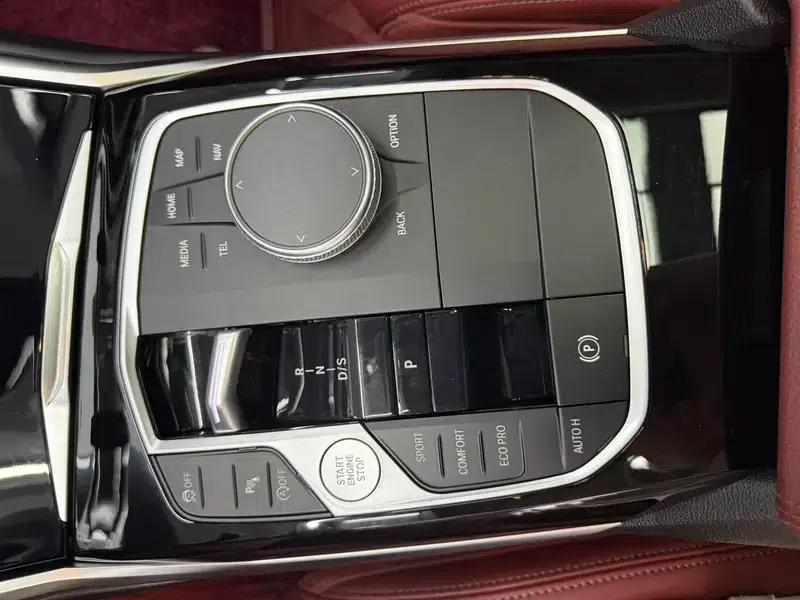 2023 BMW 3 Series 320Li M Sport Package — миниатюра 16
