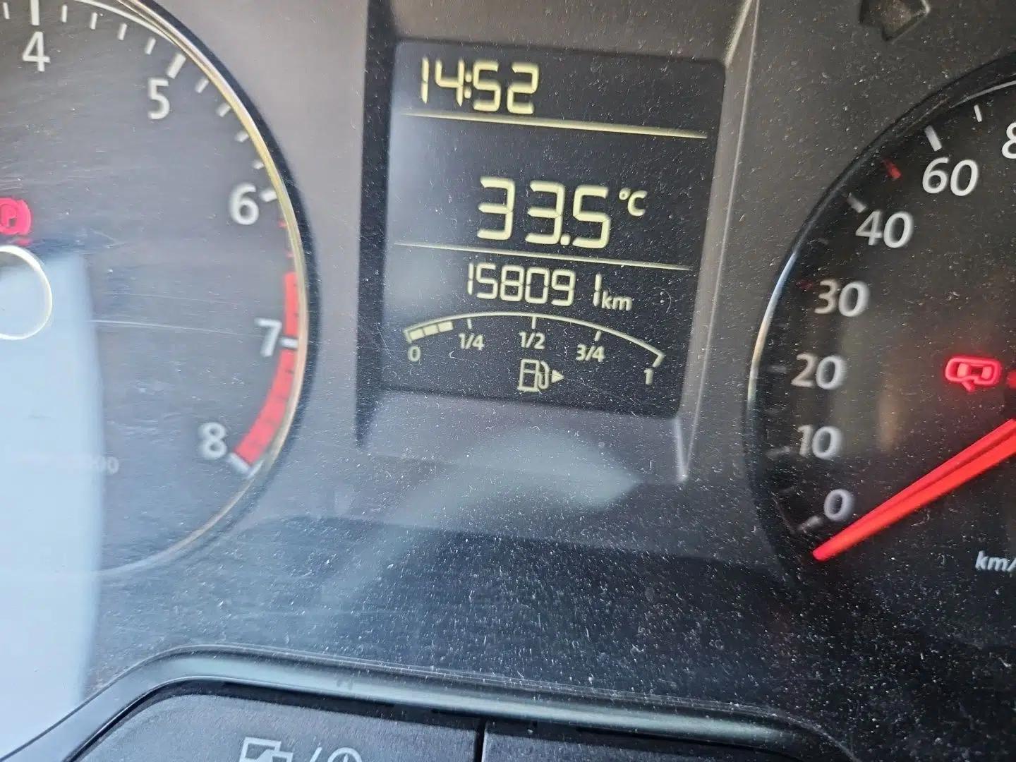 Volkswagen Polo 2014 1.4L Manual Fashion Edition — миниатюра 12