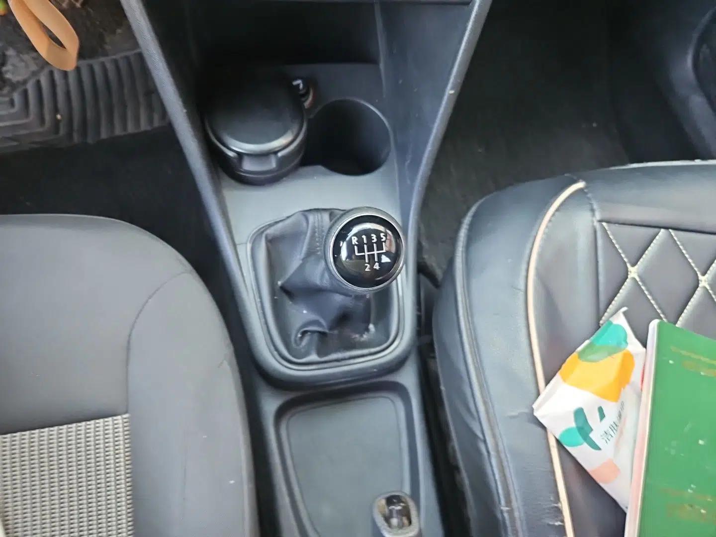 Volkswagen Polo 2014 1.4L Manual Fashion Edition — миниатюра 14