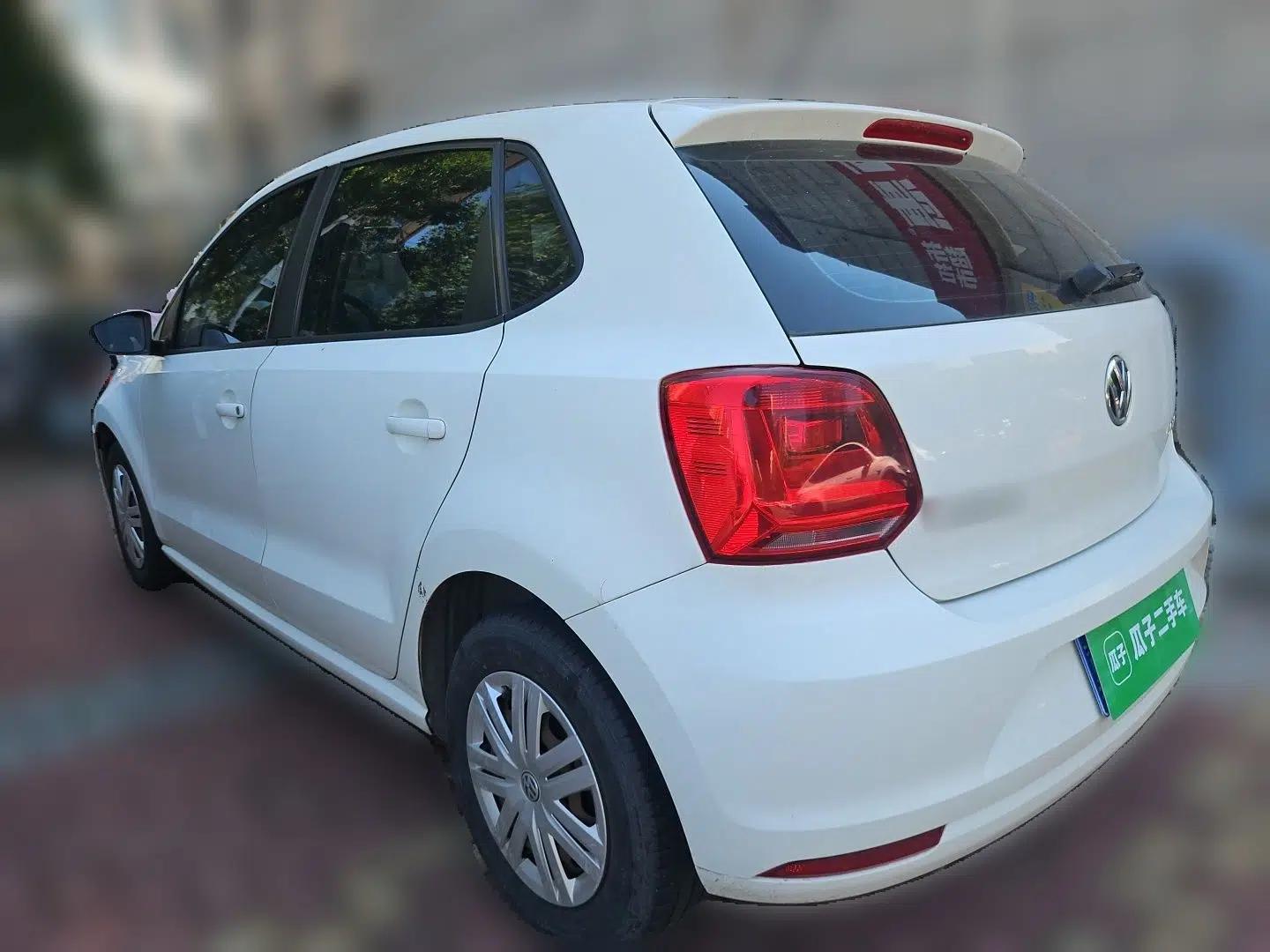 Volkswagen Polo 2014 1.4L Manual Fashion Edition — миниатюра 4
