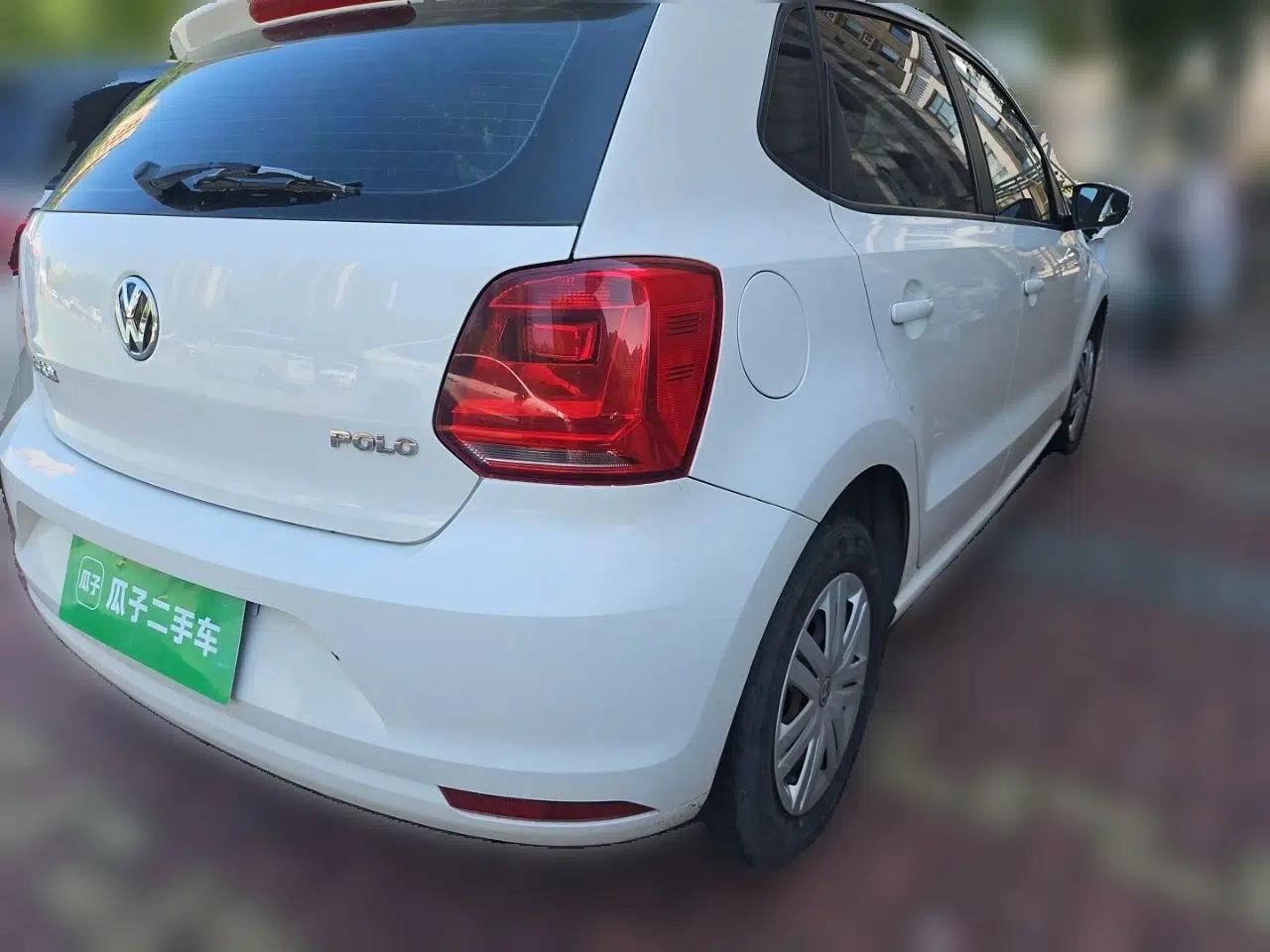 Volkswagen Polo 2014 1.4L Manual Fashion Edition — миниатюра 6