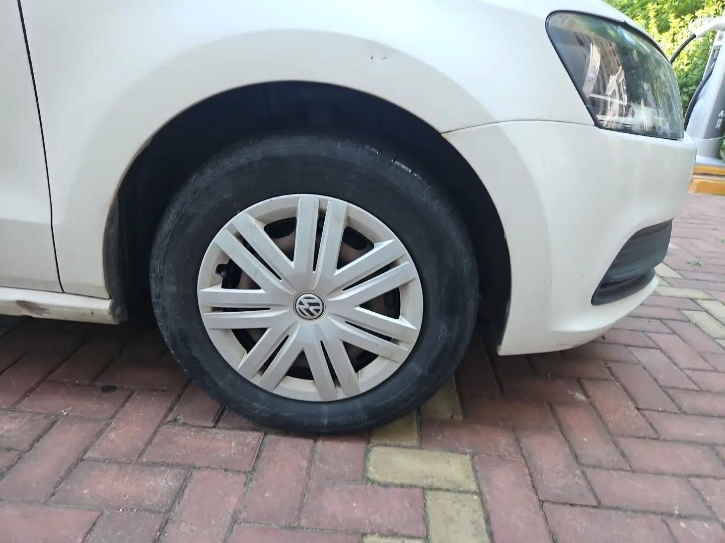 Volkswagen Polo 2014 1.4L Manual Fashion Edition — миниатюра 8