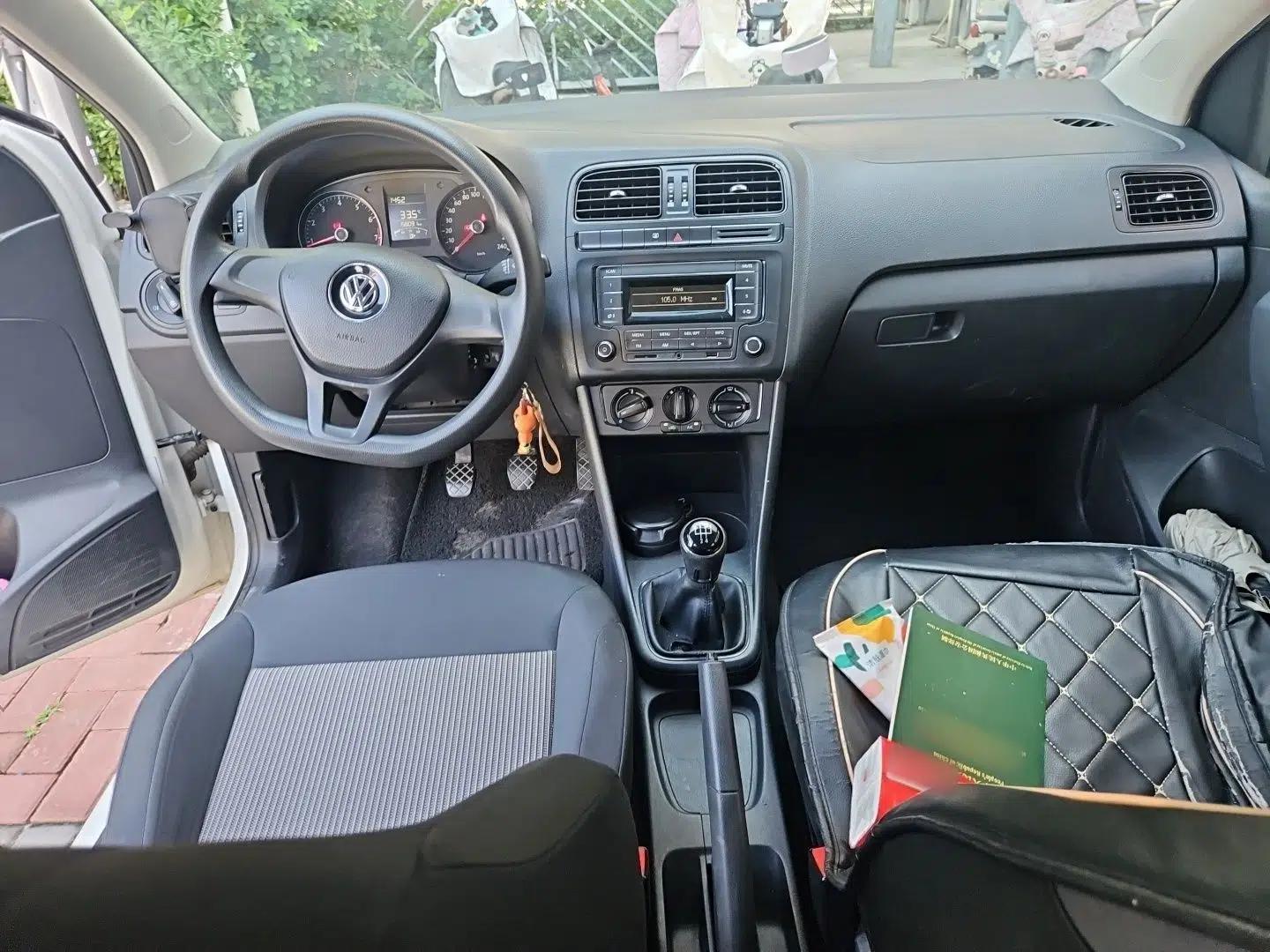 Volkswagen Polo 2014 1.4L Manual Fashion Edition — миниатюра 9