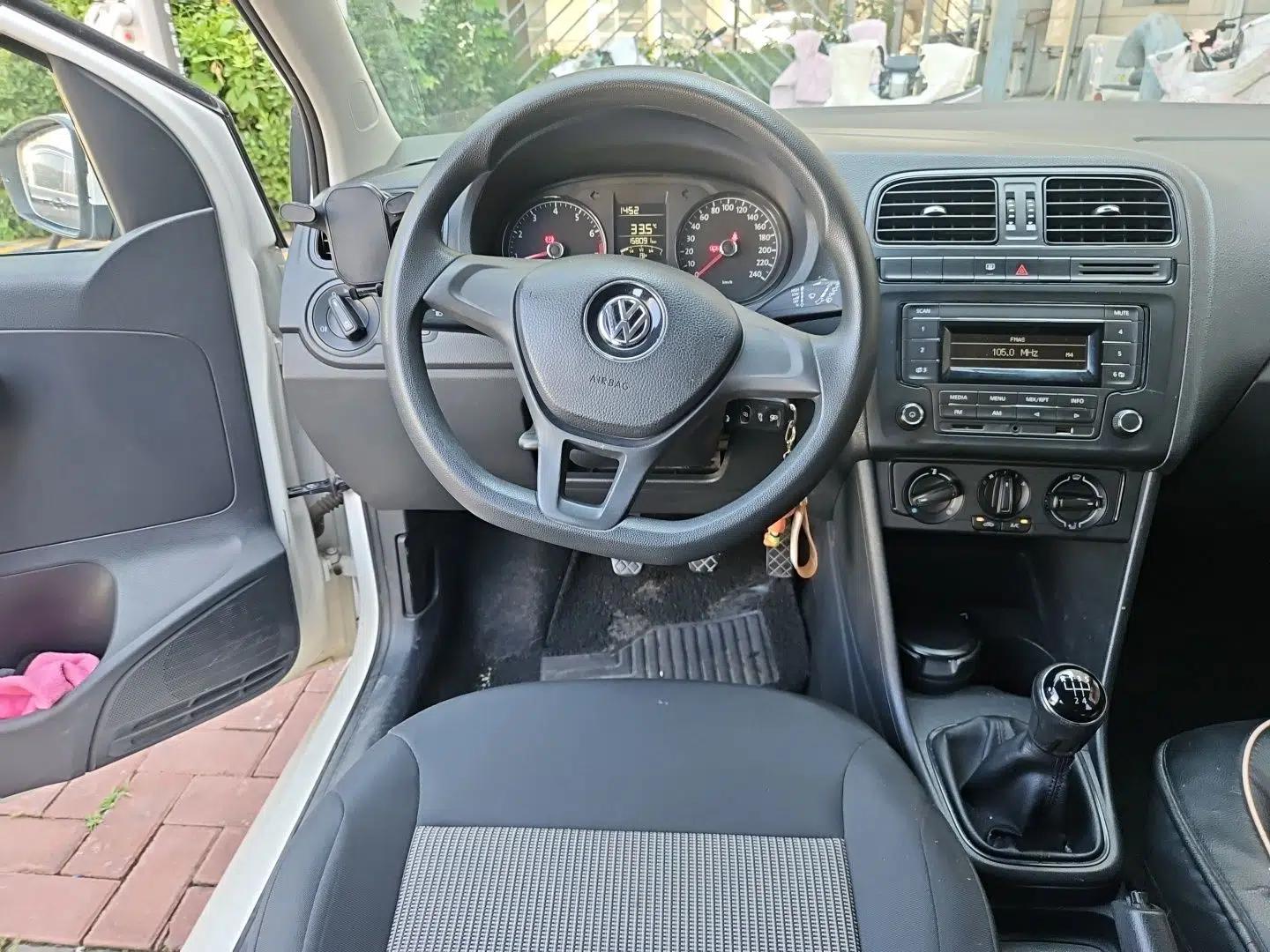 Volkswagen Polo 2014 1.4L Manual Fashion Edition — миниатюра 10