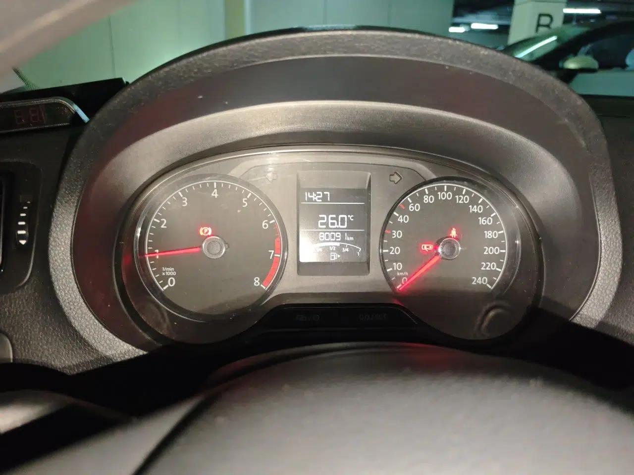 Volkswagen Polo 2018 1.5L Manual Drive-Comfort Model — миниатюра 11