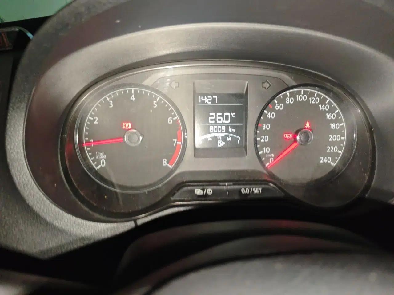 Volkswagen Polo 2018 1.5L Manual Drive-Comfort Model — миниатюра 12