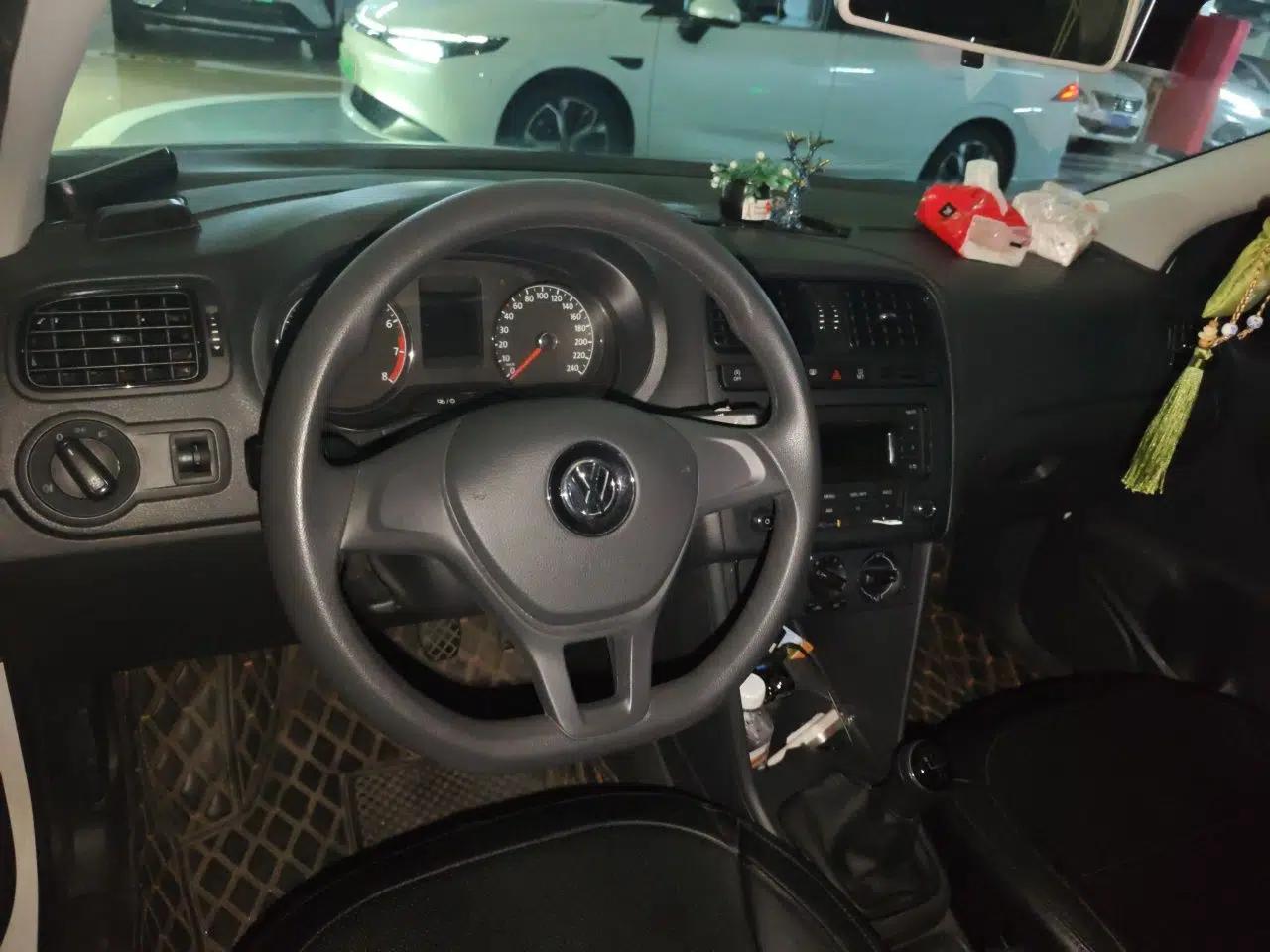 Volkswagen Polo 2018 1.5L Manual Drive-Comfort Model — миниатюра 9