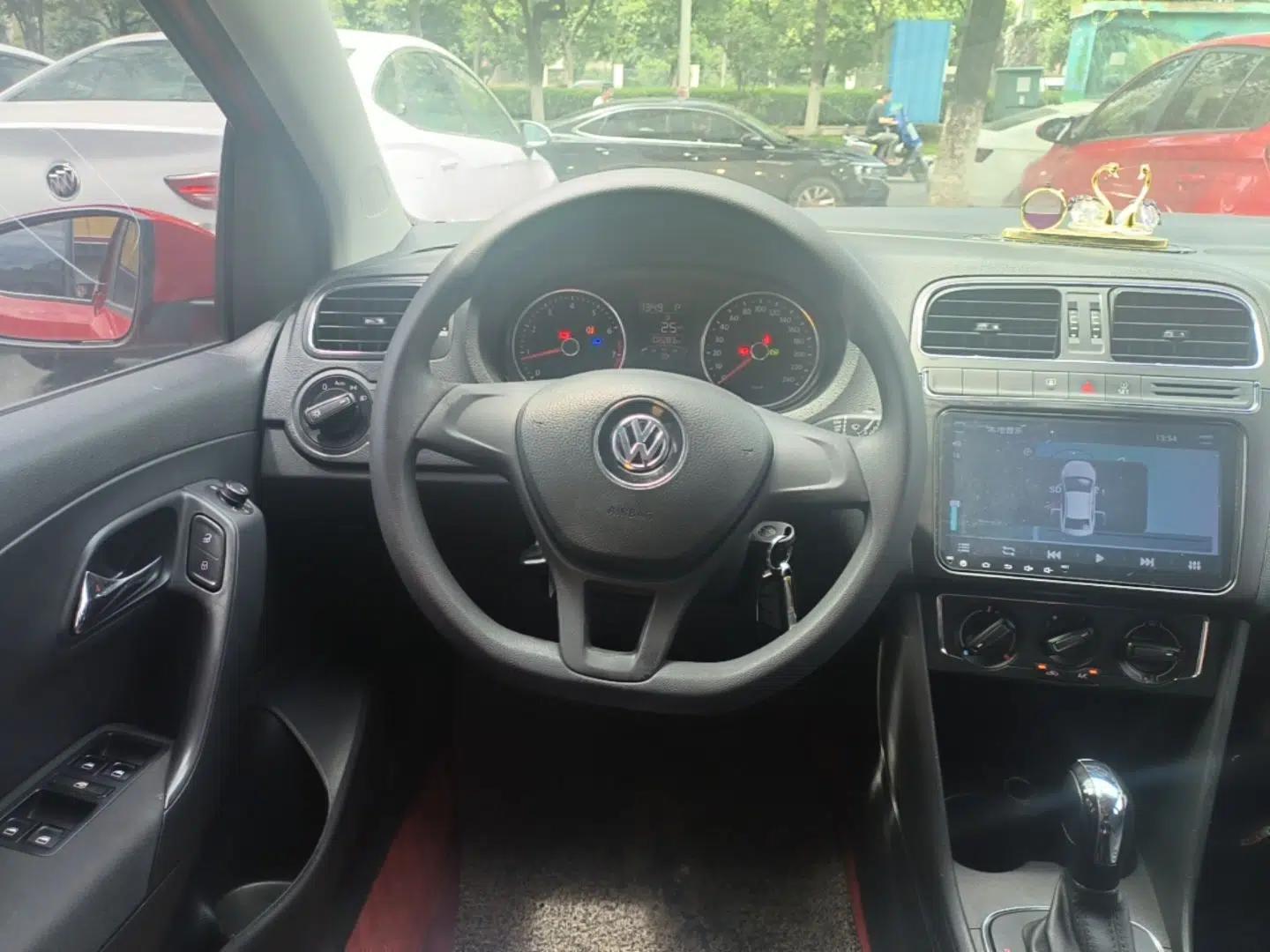 Volkswagen Polo 2014 1.6L Automatic Comfort Edition — миниатюра 13
