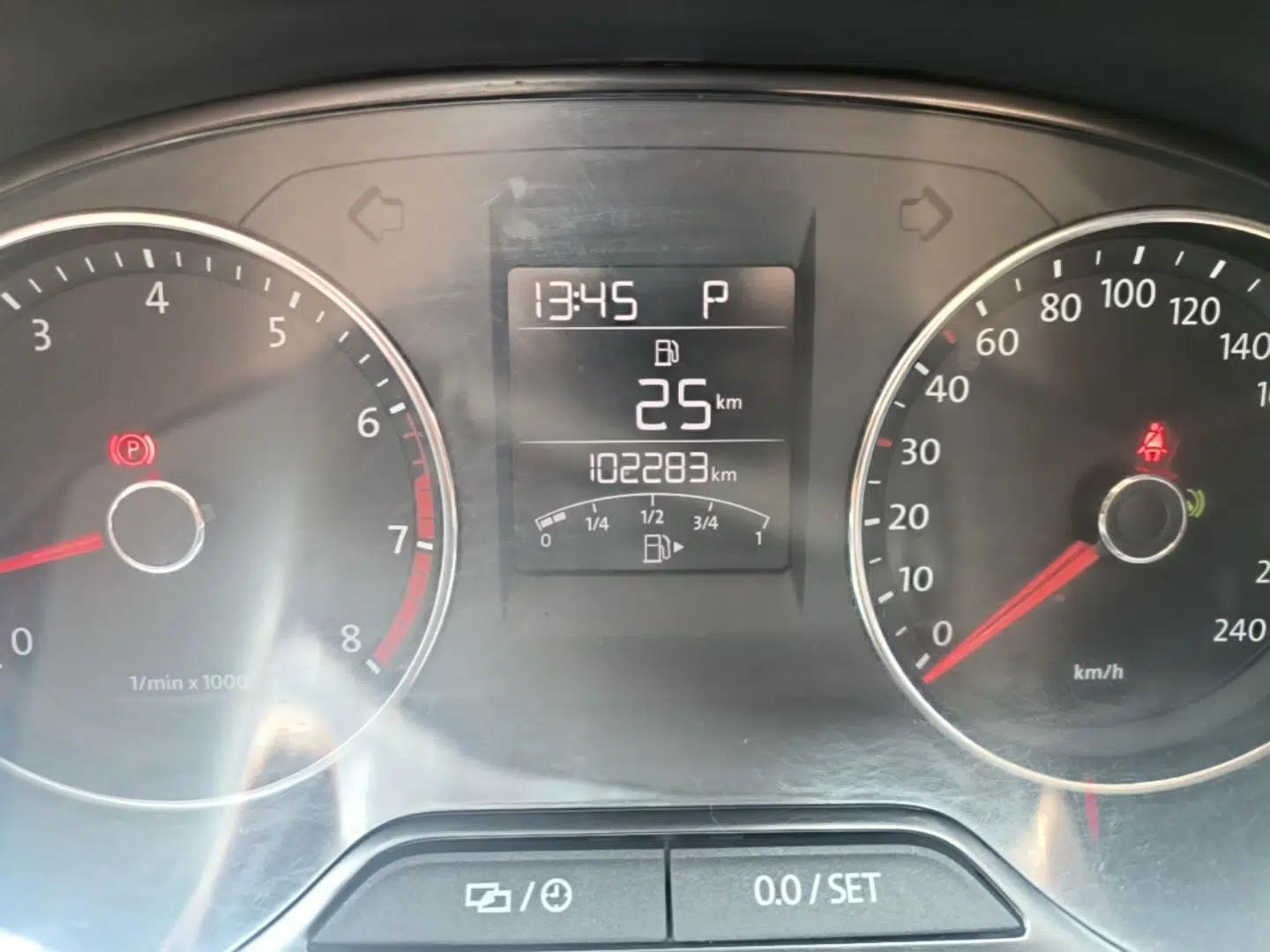 Volkswagen Polo 2014 1.6L Automatic Comfort Edition — миниатюра 14