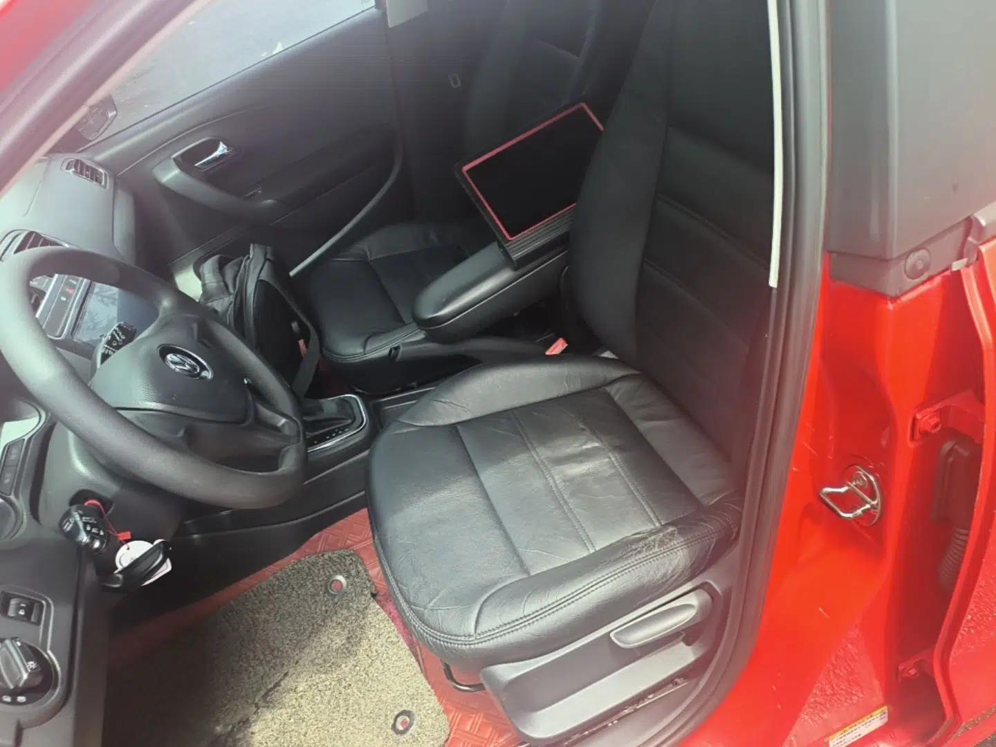 Volkswagen Polo 2014 1.6L Automatic Comfort Edition — миниатюра 17