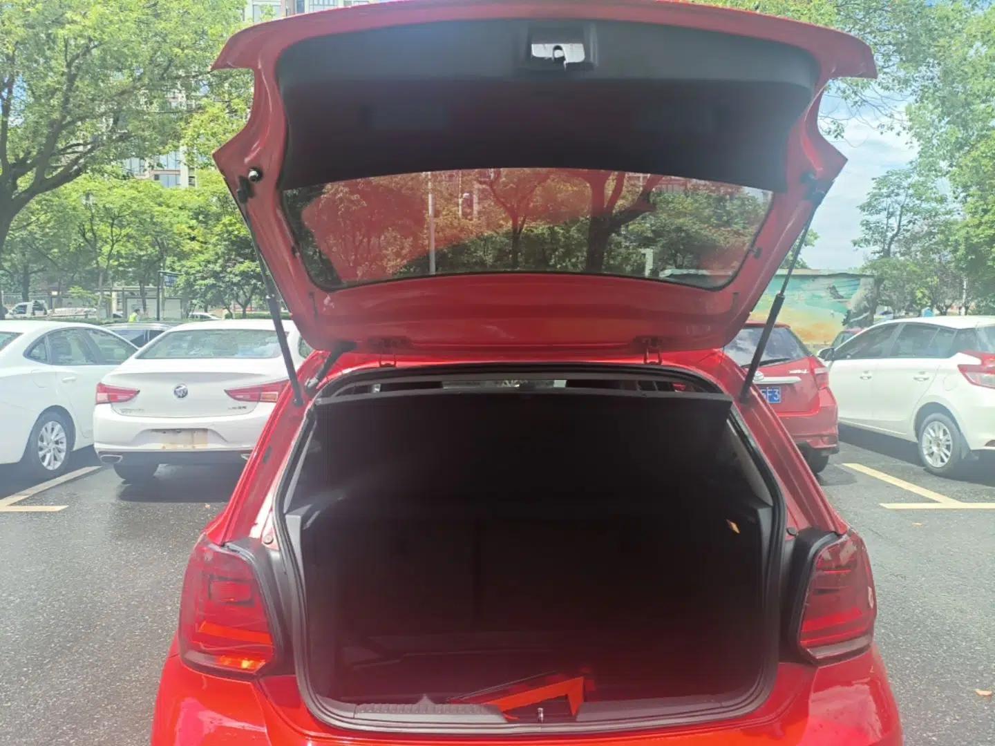 Volkswagen Polo 2014 1.6L Automatic Comfort Edition — миниатюра 22