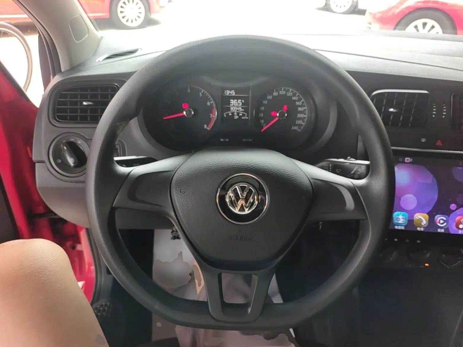 Volkswagen Polo 2016 1.4L Manual Fashion Model — миниатюра 13