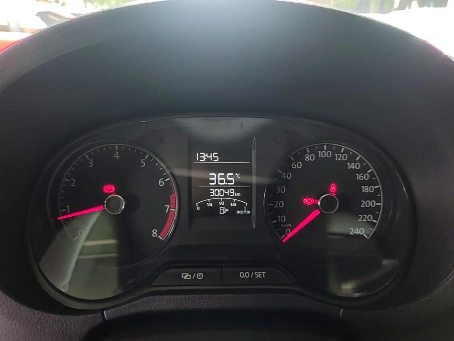 Volkswagen Polo 2016 1.4L Manual Fashion Model — миниатюра 14