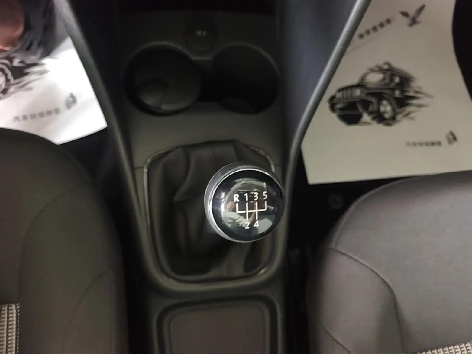 Volkswagen Polo 2016 1.4L Manual Fashion Model — миниатюра 16