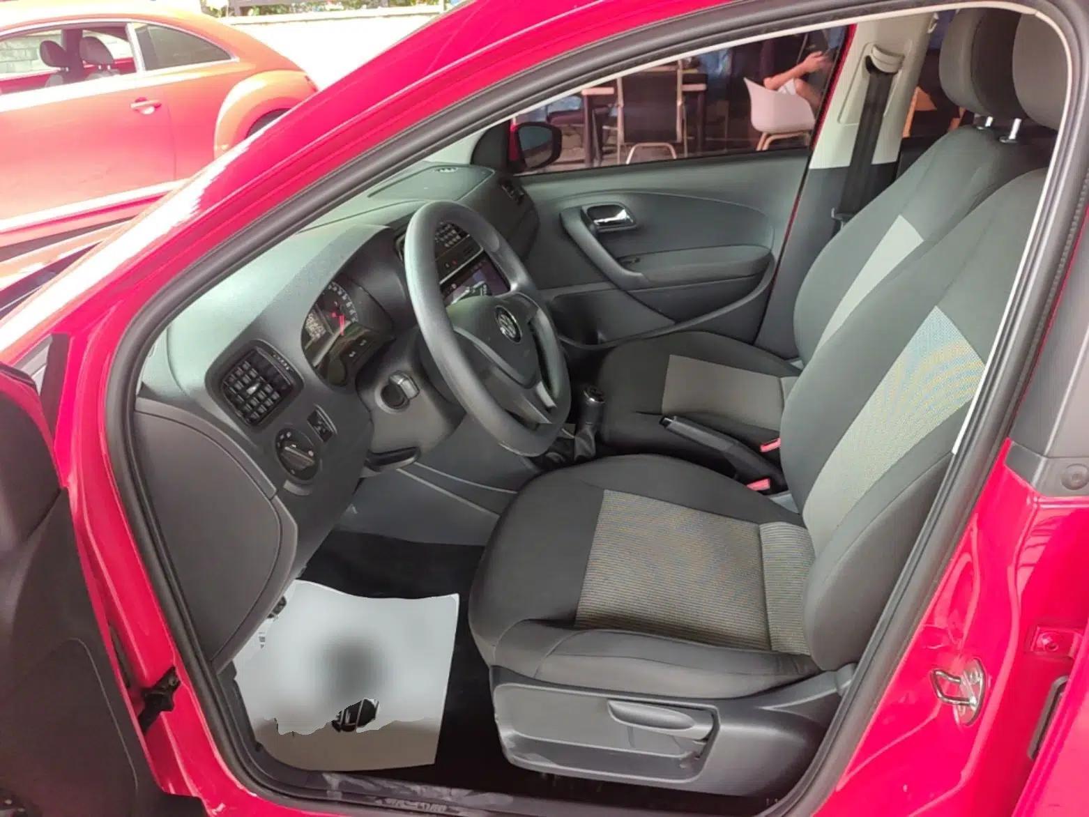 Volkswagen Polo 2016 1.4L Manual Fashion Model — миниатюра 17