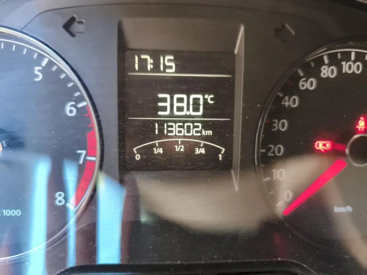 Volkswagen Polo 2014 1.4L Manual Fashion Edition — миниатюра 12