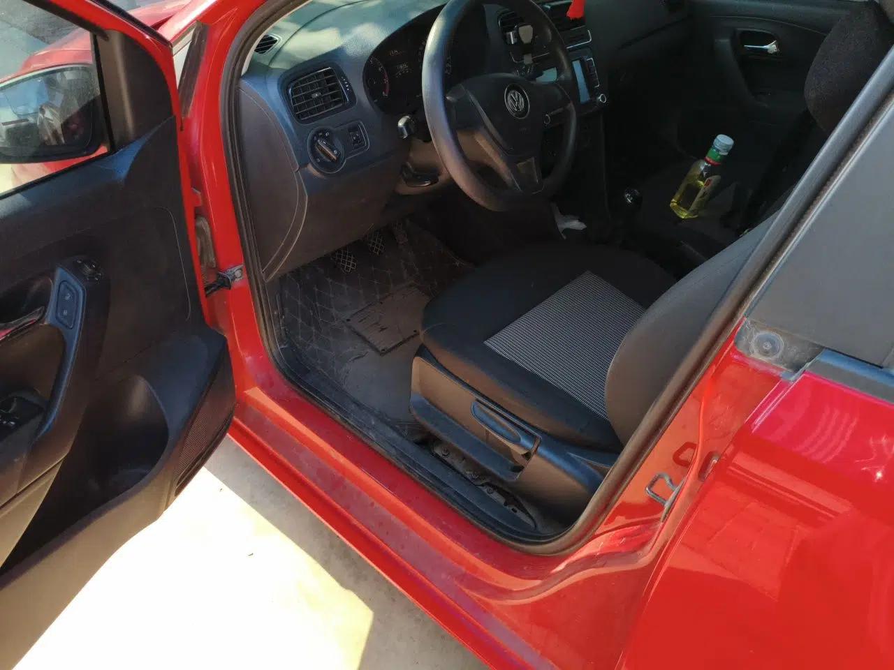 Volkswagen Polo 2014 1.4L Manual Fashion Edition — миниатюра 16