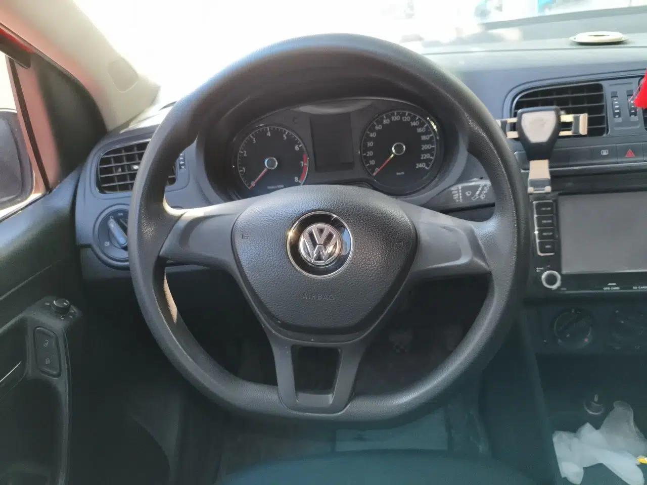 Volkswagen Polo 2014 1.4L Manual Fashion Edition — миниатюра 10
