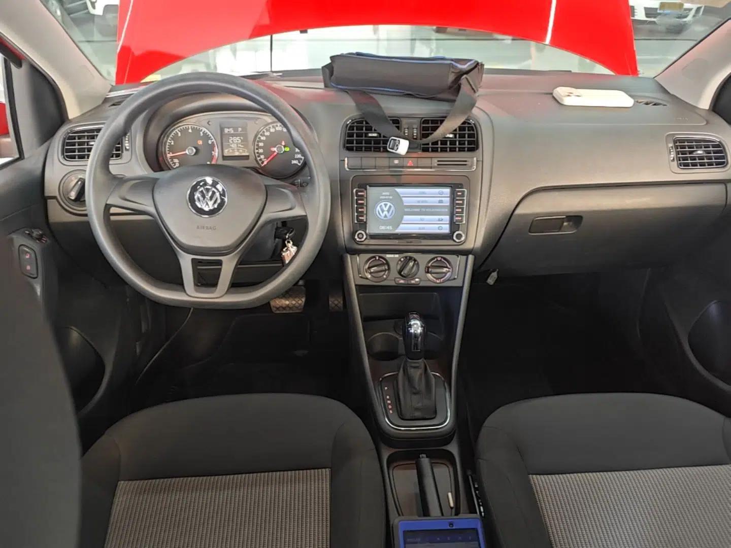 Volkswagen Polo 2016 1.4L Automatic Trendy Model — миниатюра 12