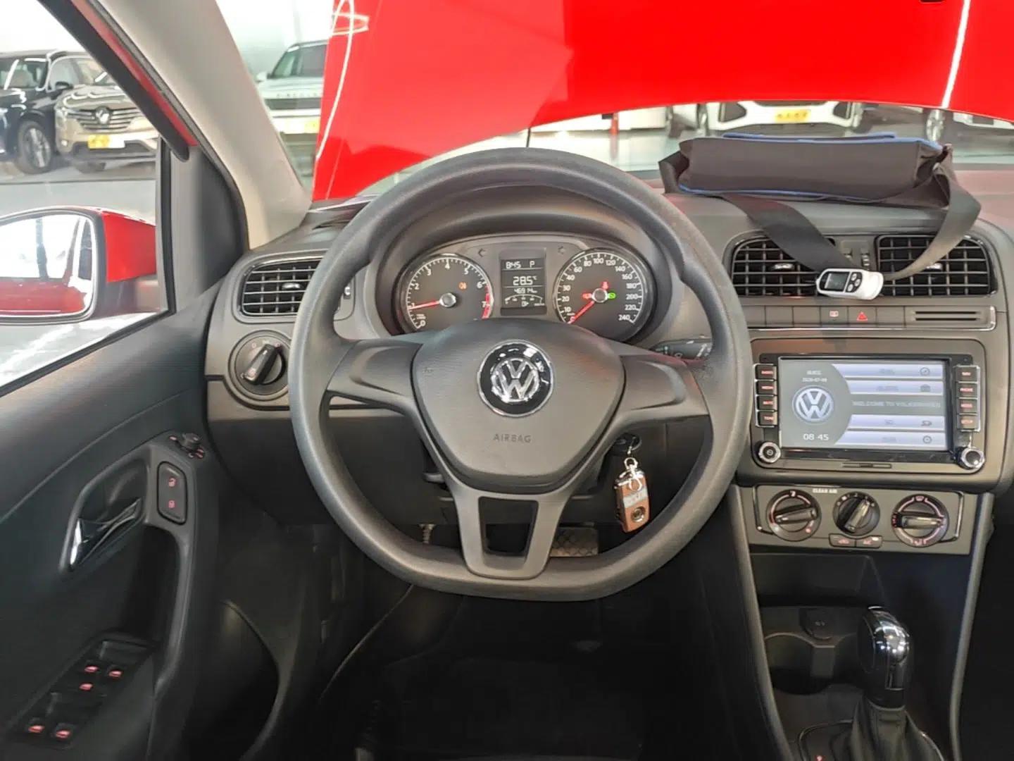 Volkswagen Polo 2016 1.4L Automatic Trendy Model — миниатюра 13