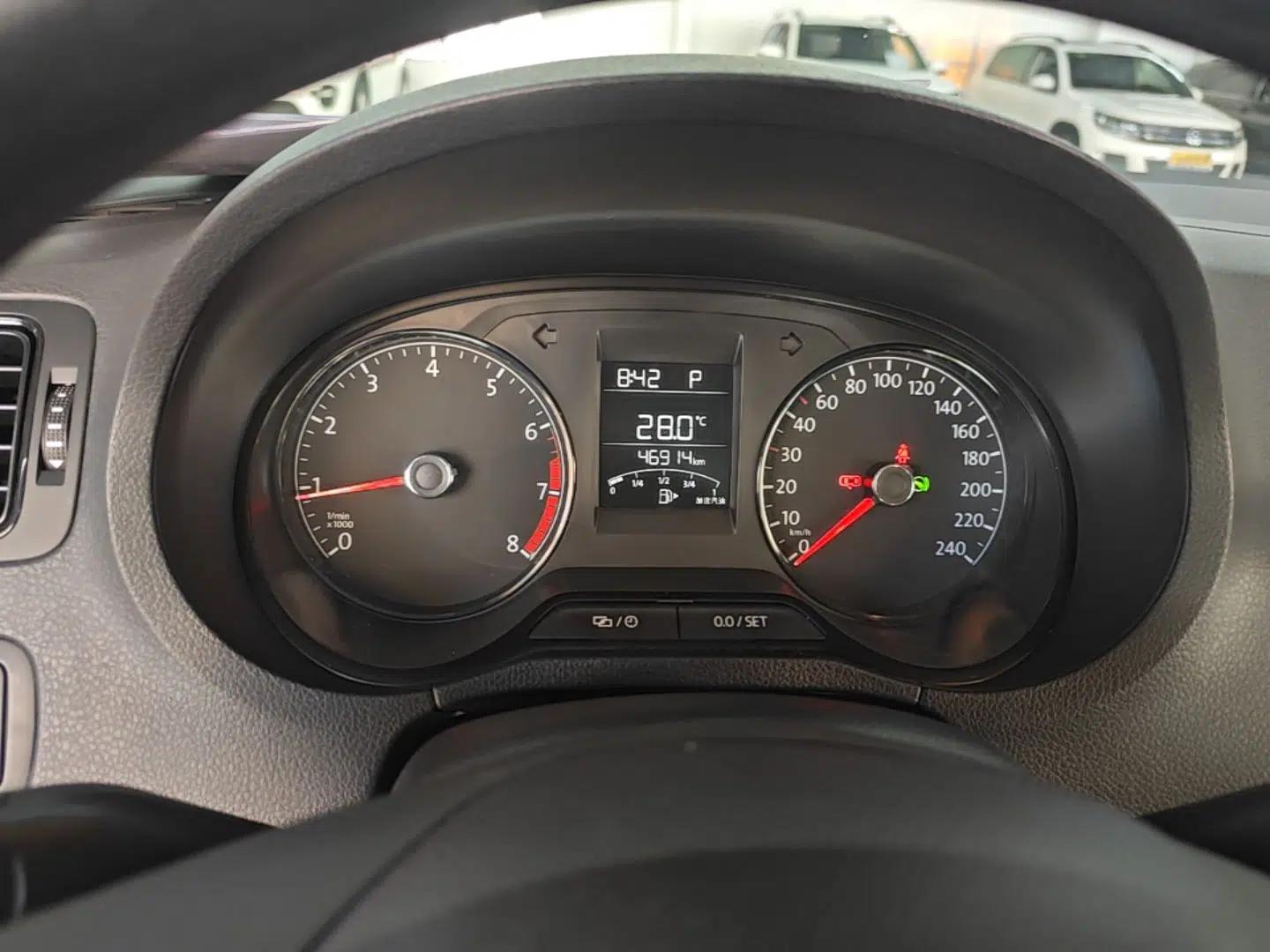 Volkswagen Polo 2016 1.4L Automatic Trendy Model — миниатюра 14