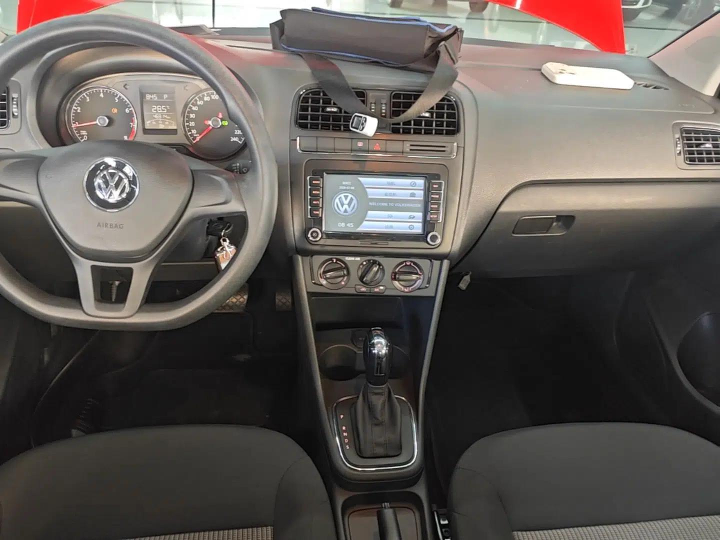 Volkswagen Polo 2016 1.4L Automatic Trendy Model — миниатюра 15